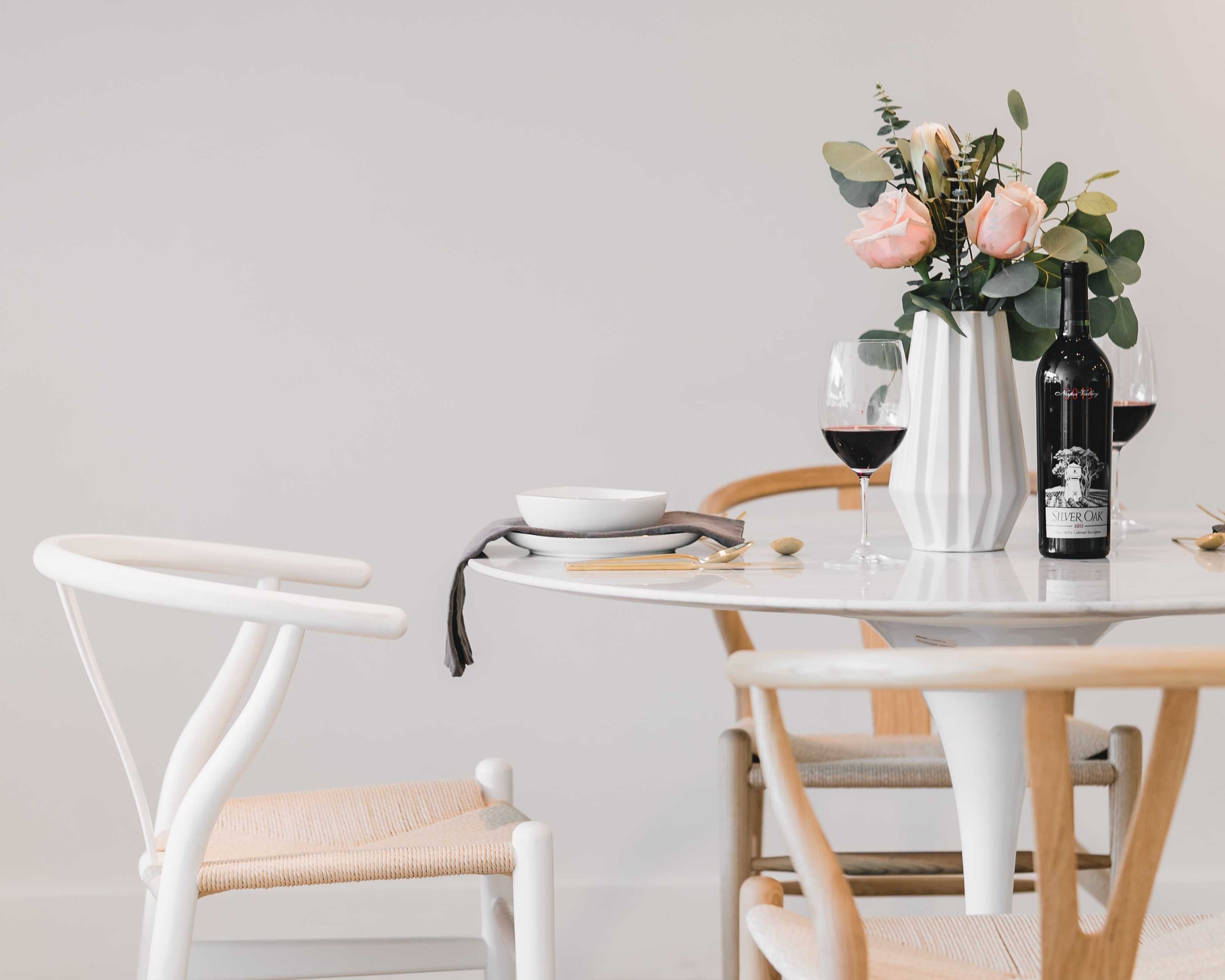 Tulip Table Round - Carrara